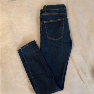 Women’s ZARA skinny jeans with ripped knees